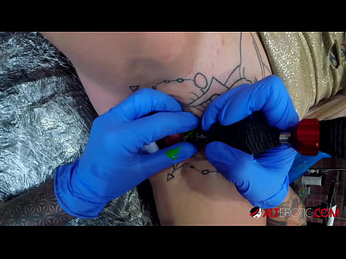 ❤️ Itin tatuiruota karšta Sully Savage gavo tatuiruotę ant savo klitorio Super porno prie mūsų lt.com-porn-zog.ru ﹏